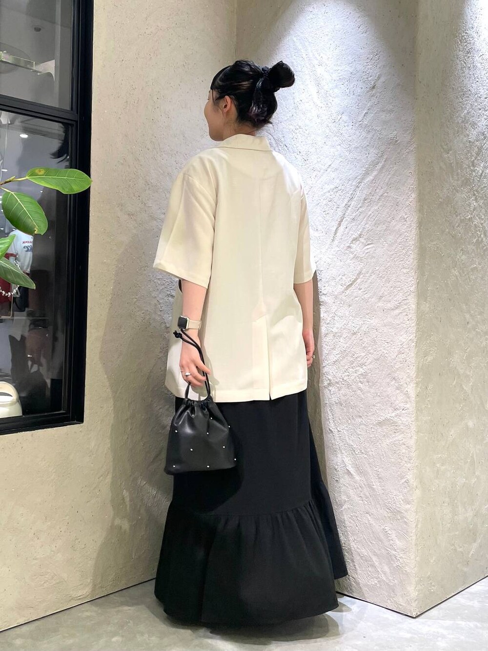 「個性派、ヴィンテージ、カジュアル、春コーデ、着痩せ、差し色コーデ、高見え、ラフ、ミリタリー、LOWRYS FARM、着痩せ・細見え、ジャケット、スカート、ワンピース、ローリーズスタイル_LOWRYS FARM」|「LOWRYS FARMのカンドウフィットフリル 105198(サンダル、ブラック系)」を使った、kureha さん(レディース・158cm)の夏コーディネートの3枚目の写真
