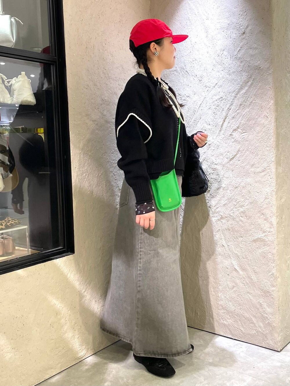 「着痩せ・細見え、個性派、ヴィンテージ、カジュアル、春コーデ、着痩せ、差し色コーデ、高見え、ラフ、ミリタリー、LOWRYS FARM」|「LOWRYS FARMの2WAYステッチプルオーバーLS 116684(ニット/セーター、ブラック系)」を使った、kureha さん(レディース・158cm)の冬コーディネートの8枚目の写真