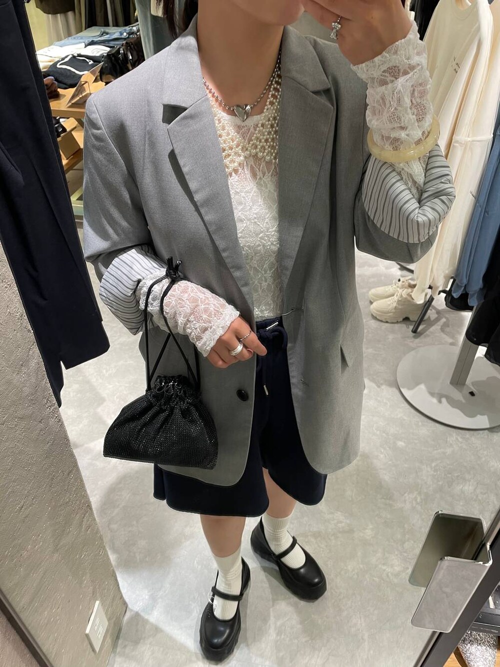 「個性派、ヴィンテージ、カジュアル、春コーデ、着痩せ、差し色コーデ、高見え、ラフ、ミリタリー、LOWRYS FARM、着痩せ・細見え、ジャケット、ジャケットスタイル、ローリーズスタイル_LOWRYS FARM、大人女子カジュアル_LOWRYS FARM」｜「LOWRYS FARMのＴＲジャケット　 116841（テーラードジャケット、グレー系）」を使った、kureha さん（レディース・158cm）の秋コーディネートの5枚目の写真