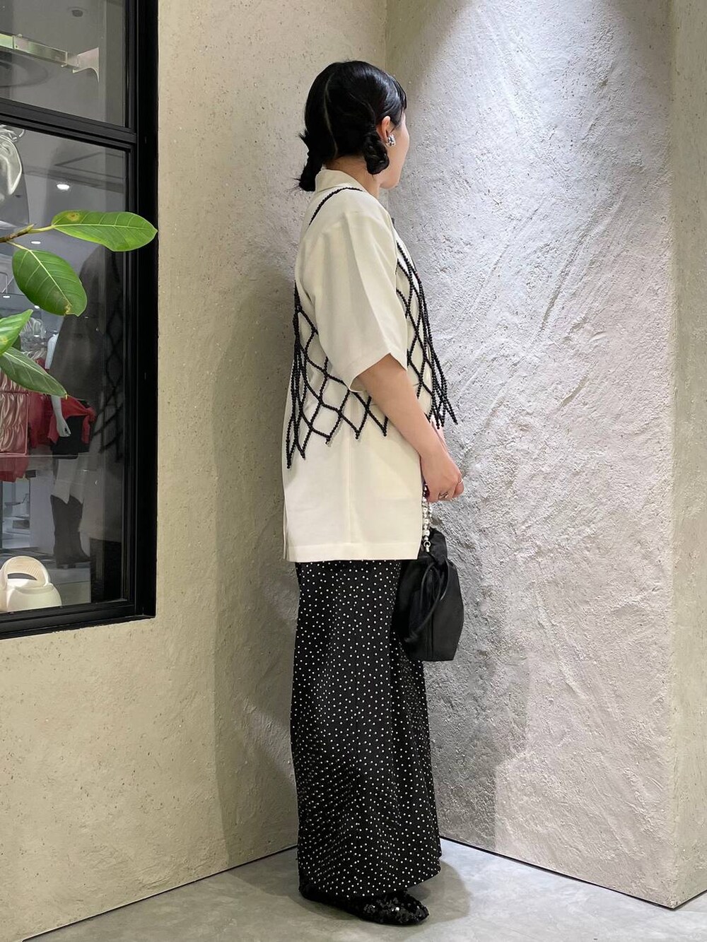 「個性派、ヴィンテージ、カジュアル、春コーデ、着痩せ、差し色コーデ、高見え、ラフ、ミリタリー、LOWRYS FARM、着痩せ・細見え、ジャケット、Tシャツ、ワイドパンツ、パンツ」|「LOWRYS FARMのLFロゴシシュウソックス 103897(ソックス/靴下、グリーン系)」を使った、kureha さん(レディース・158cm)の夏コーディネートの6枚目の写真