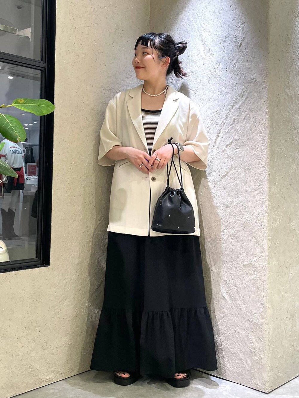 「個性派、ヴィンテージ、カジュアル、春コーデ、着痩せ、差し色コーデ、高見え、ラフ、ミリタリー、LOWRYS FARM、着痩せ・細見え、ジャケット、スカート、ワンピース、ローリーズスタイル_LOWRYS FARM」|「LOWRYS FARMのカンドウフィットフリル 105198(サンダル、ブラック系)」を使った、kureha さん(レディース・158cm)の夏コーディネートの2枚目の写真