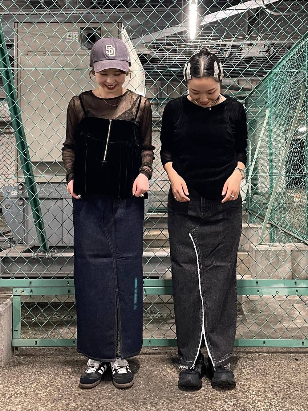 「着痩せ、ローリーズスタイル_LOWRYS FARM、大人女子カジュアル_LOWRYS FARM、個性派、ヴィンテージ、カジュアル、春コーデ、差し色コーデ、高見え、ラフ、ミリタリー、LOWRYS FARM、着痩せ・細見え、スタッフヘア、大人カジュアル」｜「adidasの【HEREIAM】adidas(アディダス)／SAMBA OG（スニーカー、ブラック系）」を使った、kureha さん（レディース・158cm）の夏コーディネートの2枚目の写真
