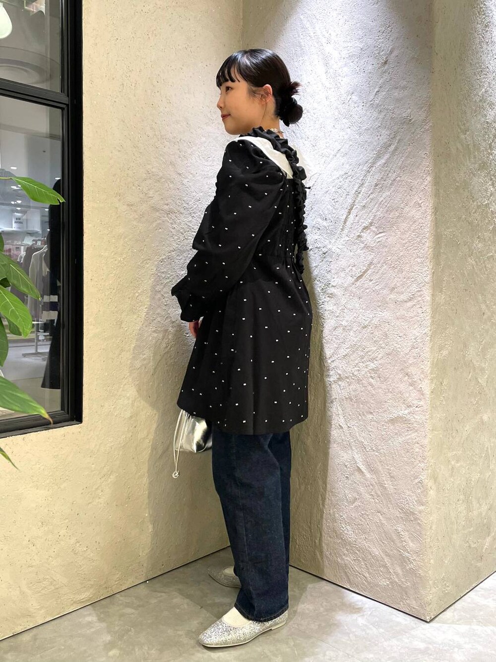 「個性派、ヴィンテージ、カジュアル、冬コーデ、着痩せ、差し色コーデ、高見え、ラフ、ミリタリー、LOWRYS FARM、着痩せ・細見え、ワンピース、春コーデ、ローリーズスタイル_LOWRYS FARM、大人女子カジュアル_LOWRYS FARM」|「LOWRYS FARMのパールアミハートネックレス 102435(ネックレス、ホワイト系)」を使った、kureha さん(レディース・158cm)の冬コーディネートの2枚目の写真