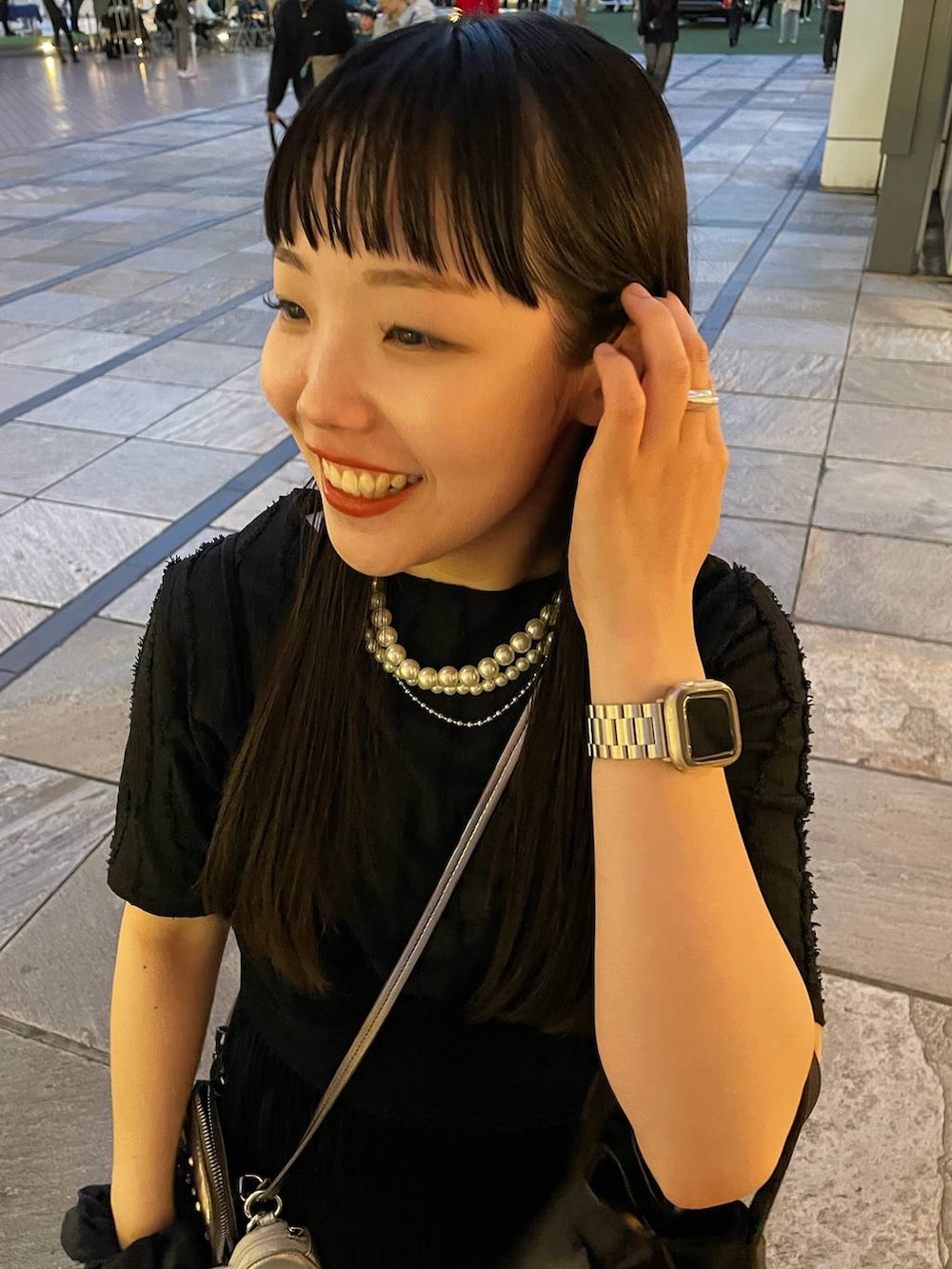 「個性派、ヴィンテージ、カジュアル、春コーデ、着痩せ、差し色コーデ、高見え、ラフ、ミリタリー、LOWRYS FARM、着痩せ・細見え」｜「Me%の【ストラップシート付き】ハートポーチハンドルストラップ 211941（スマホグッズ、シルバー系）」を使った、kureha さん（レディース・158cm）の春コーディネートの2枚目の写真