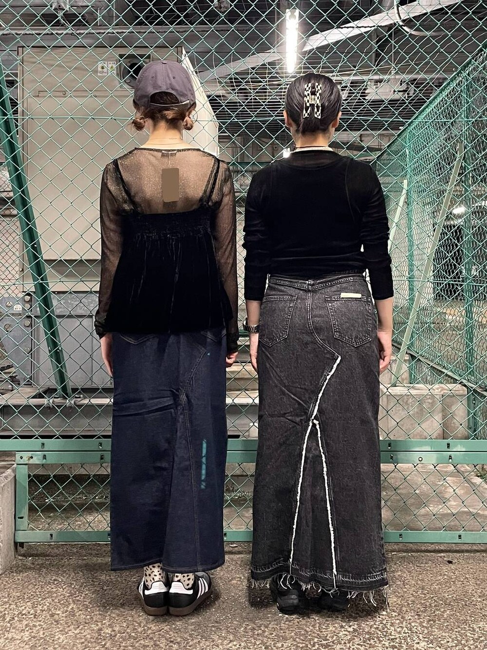 「着痩せ、ローリーズスタイル_LOWRYS FARM、大人女子カジュアル_LOWRYS FARM、個性派、ヴィンテージ、カジュアル、春コーデ、差し色コーデ、高見え、ラフ、ミリタリー、LOWRYS FARM、着痩せ・細見え、スタッフヘア、大人カジュアル」｜「adidasの【HEREIAM】adidas(アディダス)／SAMBA OG（スニーカー、ブラック系）」を使った、kureha さん（レディース・158cm）の夏コーディネートの4枚目の写真