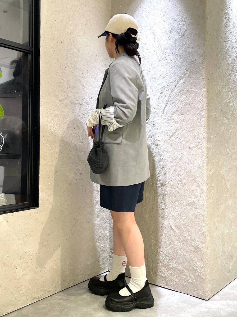 「個性派、ヴィンテージ、カジュアル、春コーデ、着痩せ、差し色コーデ、高見え、ラフ、ミリタリー、LOWRYS FARM、着痩せ・細見え、ジャケット、ジャケットスタイル、ローリーズスタイル_LOWRYS FARM、大人女子カジュアル_LOWRYS FARM」｜「LOWRYS FARMのＴＲジャケット　 116841（テーラードジャケット、グレー系）」を使った、kureha さん（レディース・158cm）の秋コーディネートの2枚目の写真