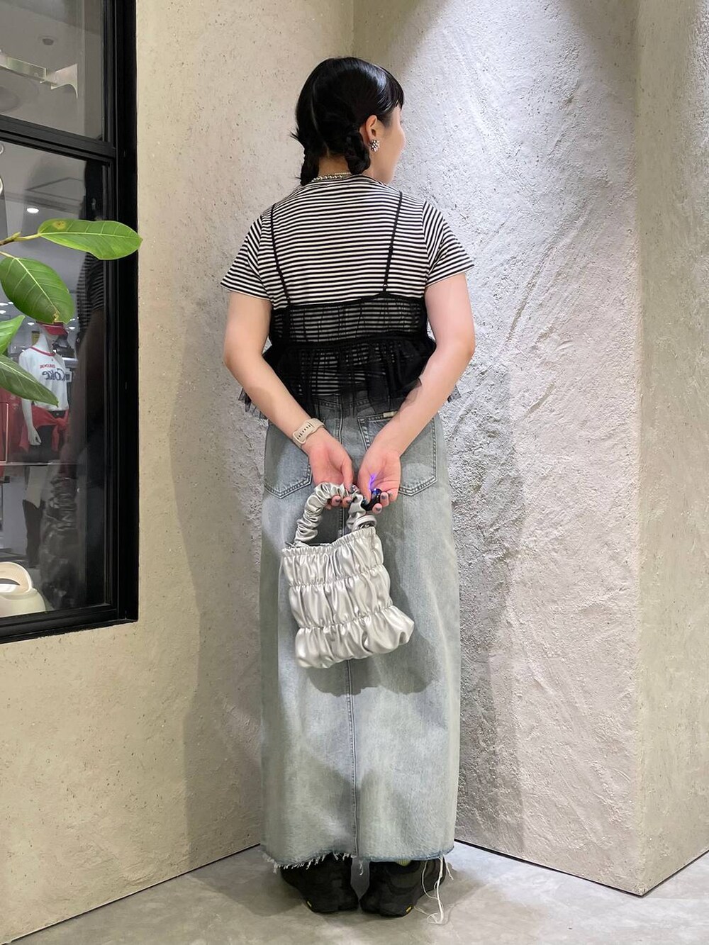 「個性派、ヴィンテージ、カジュアル、春コーデ、着痩せ、差し色コーデ、高見え、ラフ、ミリタリー、LOWRYS FARM、着痩せ・細見え、Tシャツ、ベスト、スカート、ローリーズスタイル_LOWRYS FARM」｜「LOWRYS FARMのフライスチビＴシャツＳＳ 111954（Tシャツ/カットソー、その他）」を使った、kureha さん（レディース・158cm）の夏コーディネートの5枚目の写真