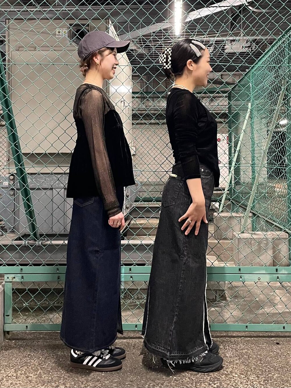 「着痩せ、ローリーズスタイル_LOWRYS FARM、大人女子カジュアル_LOWRYS FARM、個性派、ヴィンテージ、カジュアル、春コーデ、差し色コーデ、高見え、ラフ、ミリタリー、LOWRYS FARM、着痩せ・細見え、スタッフヘア、大人カジュアル」｜「adidasの【HEREIAM】adidas(アディダス)／SAMBA OG（スニーカー、ブラック系）」を使った、kureha さん（レディース・158cm）の夏コーディネートの5枚目の写真