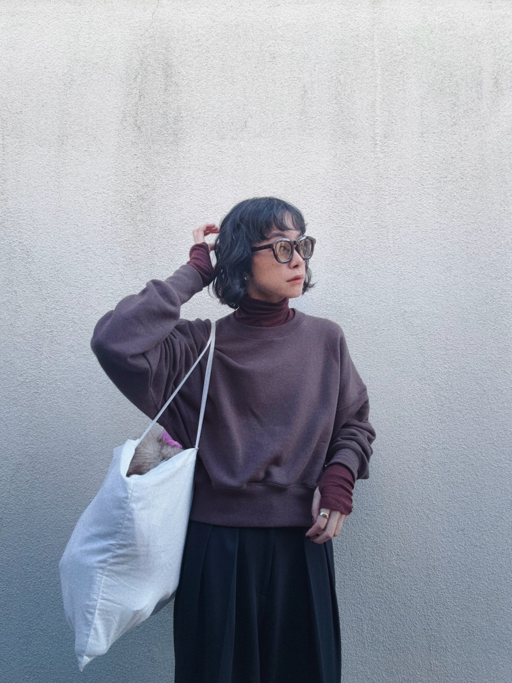 その他のスウェット、その他のTシャツ/カットソー、ブラック系のその他パンツを着用したレディースの秋コーディネートの3枚目の写真