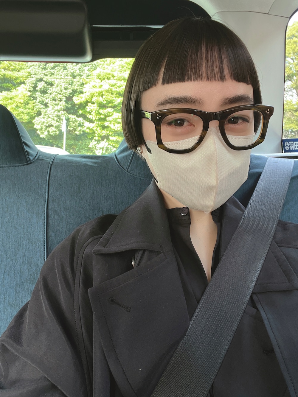 「オトナ女子、マキシ丈ワンピース、シンプル、シンプルスタイル、ナチュラルスタイル、ナチュラル、ロングコート、黒、ママファッション、l.l.bean、モノトーン、ママコーデ」｜「ENOFのlong coat（ステンカラーコート、ブラック系）」を使った、Kanocoさん（レディース・170cm）の春コーディネートの2枚目の写真