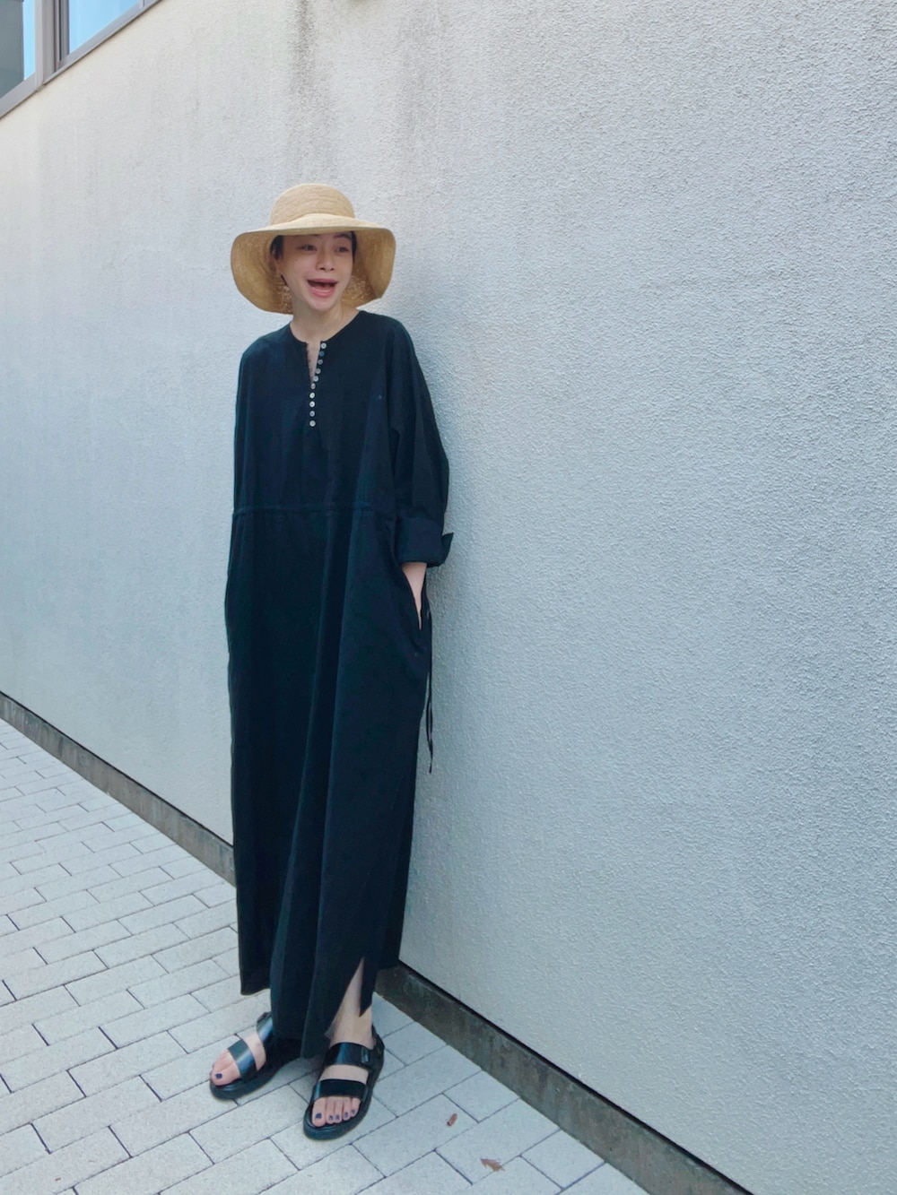 「秋服準備はじめました、ロングワンピース、ワンピース、ワンピーススタイル、マキシ丈ワンピース、ナチュラル、ナチュラルスタイル、シンプルコーデ、シンプル、大人カジュアルコーデ、リラックススタイル、初秋コーデ、大人ファッション、ママコーデ、ママファッション」｜「Caccoのアイテム（ワンピース/ドレス、ブラック系）」を使った、Kanocoさん（レディース・170cm）の秋コーディネートの2枚目の写真