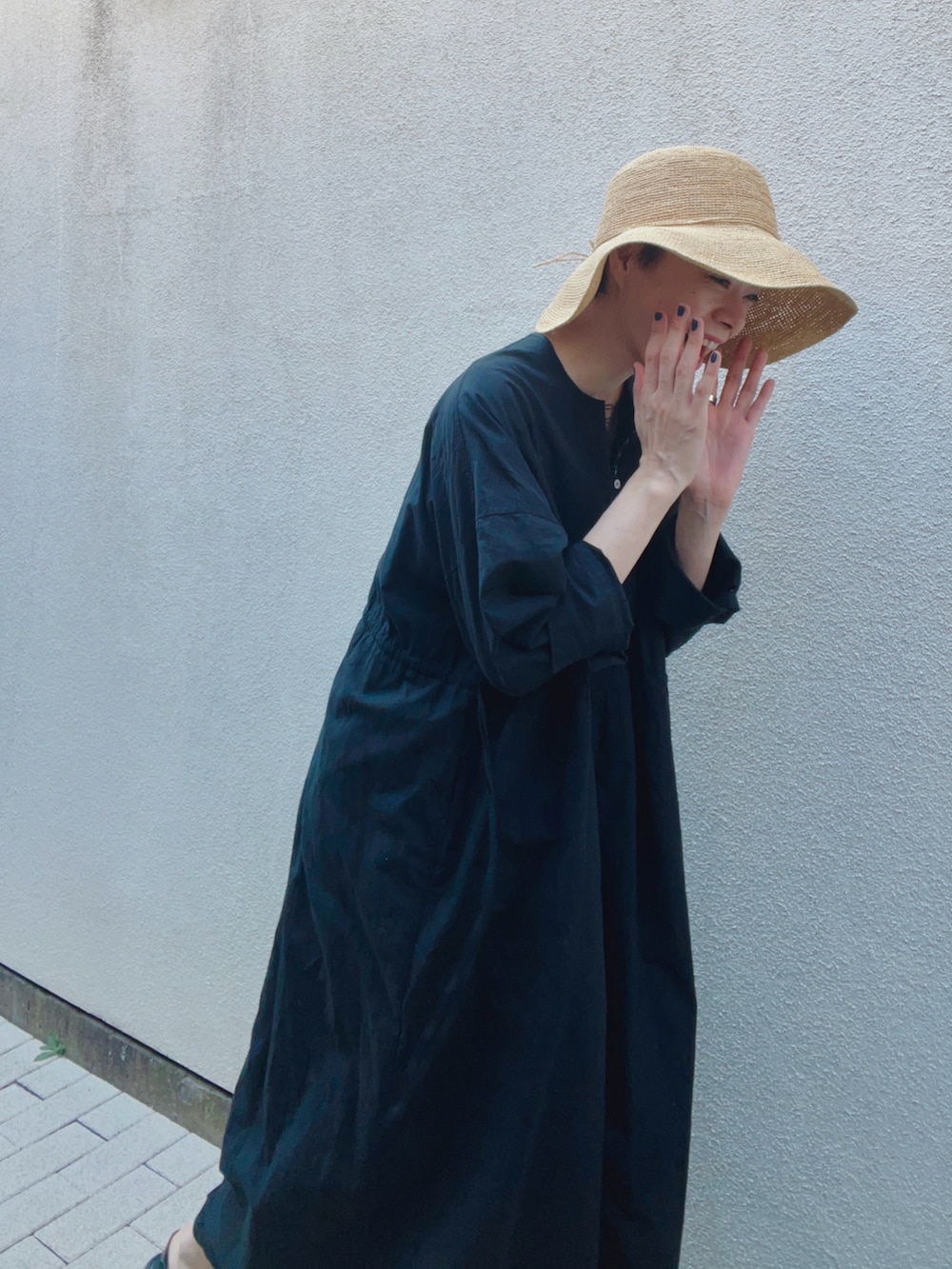 「秋服準備はじめました、ロングワンピース、ワンピース、ワンピーススタイル、マキシ丈ワンピース、ナチュラル、ナチュラルスタイル、シンプルコーデ、シンプル、大人カジュアルコーデ、リラックススタイル、初秋コーデ、大人ファッション、ママコーデ、ママファッション」｜「Caccoのアイテム（ワンピース/ドレス、ブラック系）」を使った、Kanocoさん（レディース・170cm）の秋コーディネートの3枚目の写真