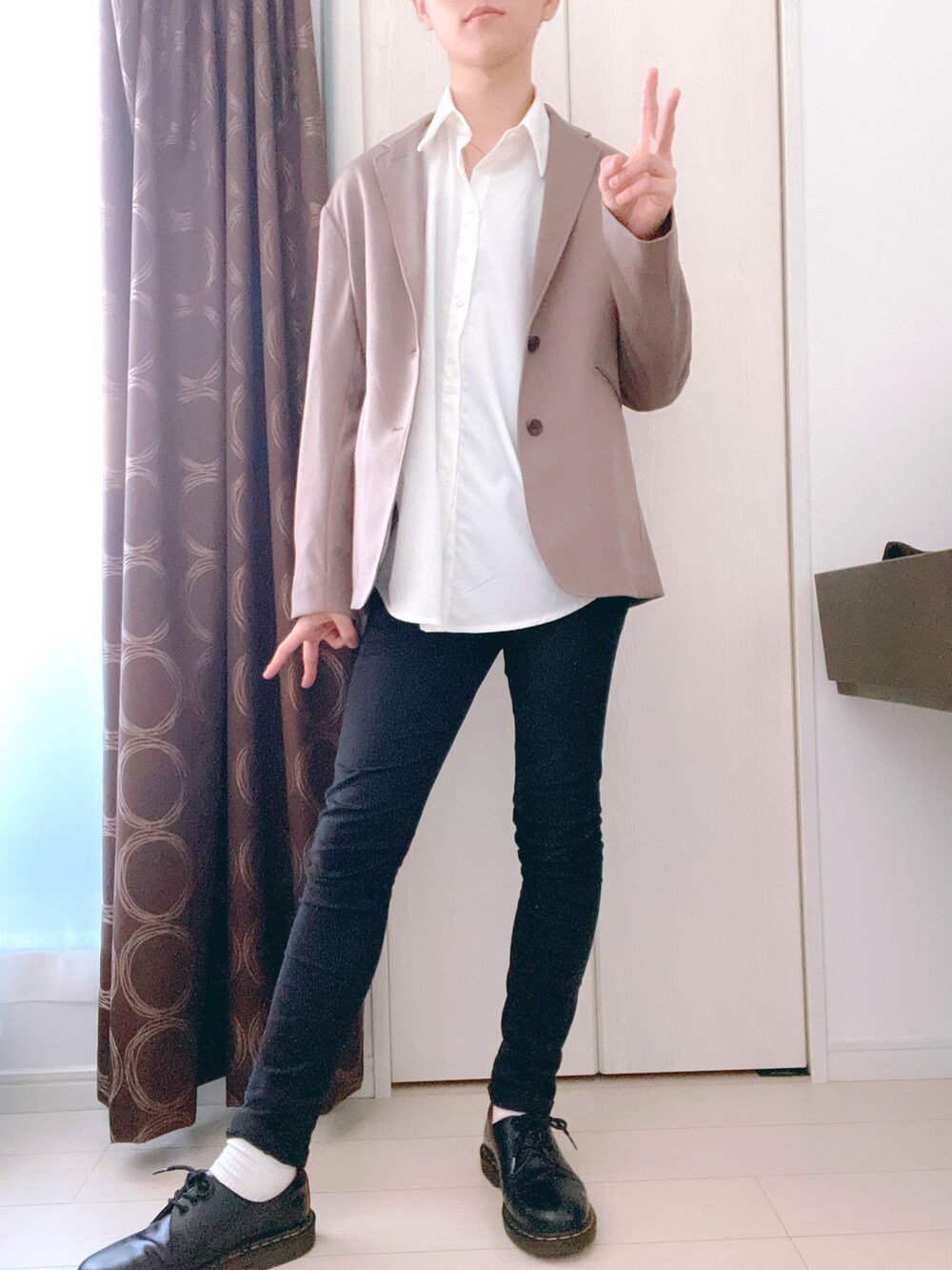 「私の推しブランド、WYM、LIDnM、いいね、save、フォローお願いします🤑、おしゃれさんと繋がりたい、黒スキニー、スニーカー、テーラードジャケット、白シャツ、オフィスカジュアル、りむコーデ、NIKE」|「WYM LIDNMの【WYM LIDNM】RELAX DRAPE SET-UP/セットアップ(セットアップ、ベージュ系)」を使った、Rimuさん(メンズ・173cm)の冬コーディネートの2枚目の写真