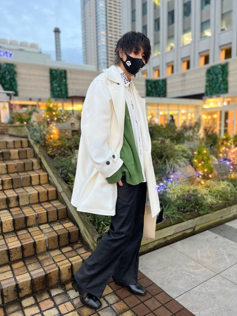 「adrer、Ellno Loset、Junred、cha2、Pコート、カーディガン、ヒールブーツ、トートバッグ、フレアパンツ、刺繍、冬コーデ、お洒落さんとつながりたい、いいね、save、フォローお願いします🤑」｜「ADRERのADRER：High sole leather heel boots/ハイソールレザーヒールブーツ（ブーツ、ブラック系）」を使った、アムネシアさん（メンズ・176cm）の冬コーディネートの3枚目の写真
