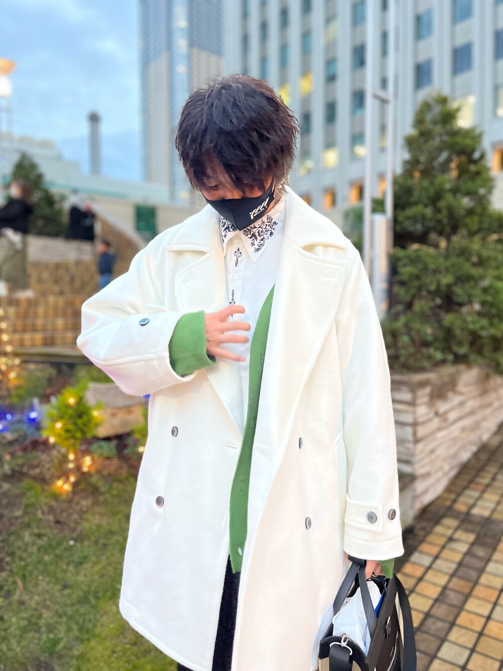 「adrer、Ellno Loset、Junred、cha2、Pコート、カーディガン、ヒールブーツ、トートバッグ、フレアパンツ、刺繍、冬コーデ、お洒落さんとつながりたい、いいね、save、フォローお願いします🤑」｜「ADRERのADRER：High sole leather heel boots/ハイソールレザーヒールブーツ（ブーツ、ブラック系）」を使った、アムネシアさん（メンズ・176cm）の冬コーディネートの5枚目の写真