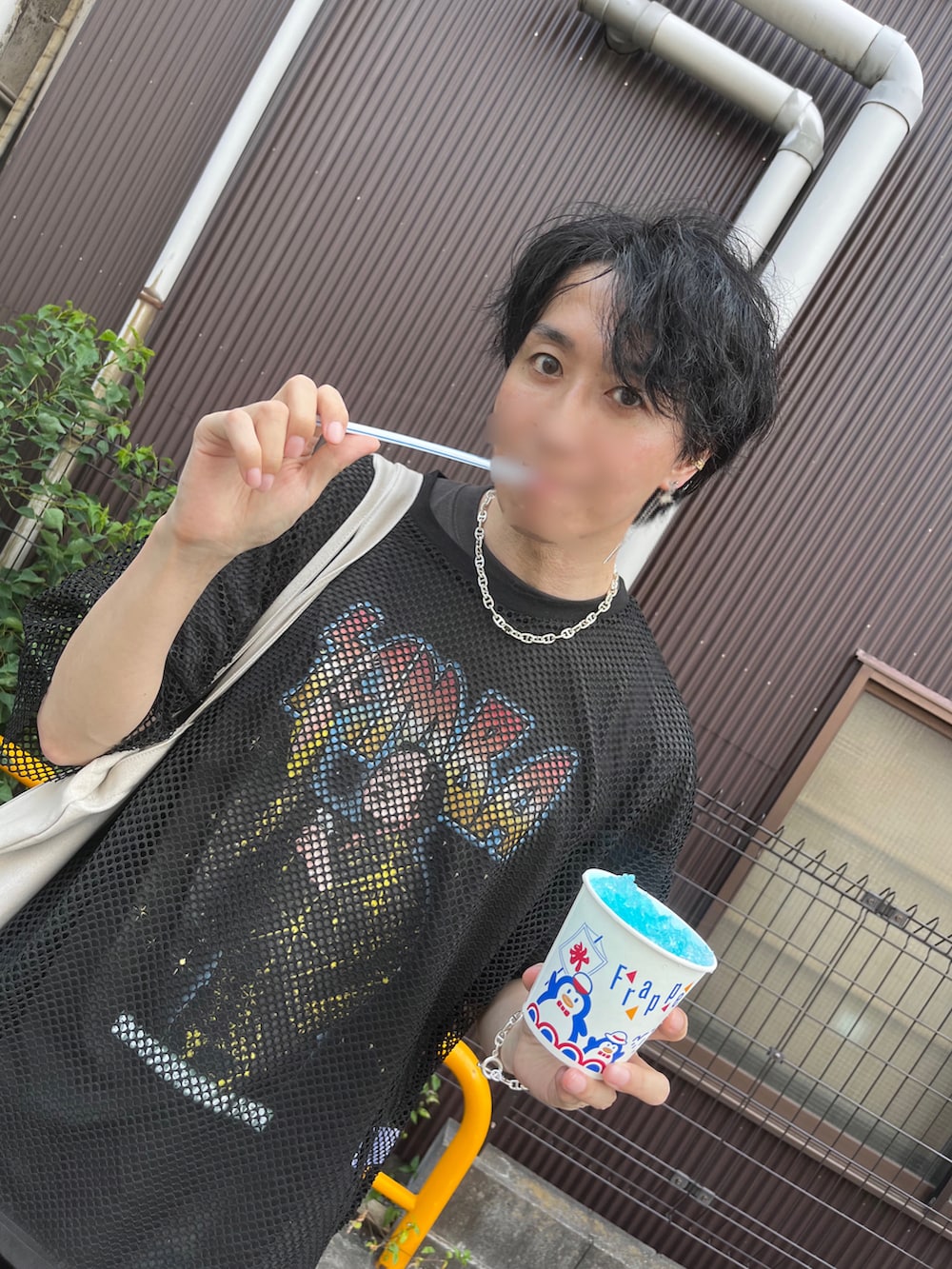 「マツケンサンバ、G.O.C、中央町戦術工芸、HARE、Tシャツ、メッシュTシャツ、ハーフカーゴパンツ、ハーフパンツ、サンダルに靴下、マツケンサンバコラボカフェ、オレ！、夏だ！Tシャツ着よう！、ストリートコーデ、黒Tシャツ、いいね、save、フォローお願いします🤑」｜「中央町戦術工芸の中央町戦術工芸　ハーフパンツ_CTC斗争23（カーゴパンツ、ブラック系）」を使った、アムネシアさん（メンズ・176cm）の夏コーディネートの4枚目の写真