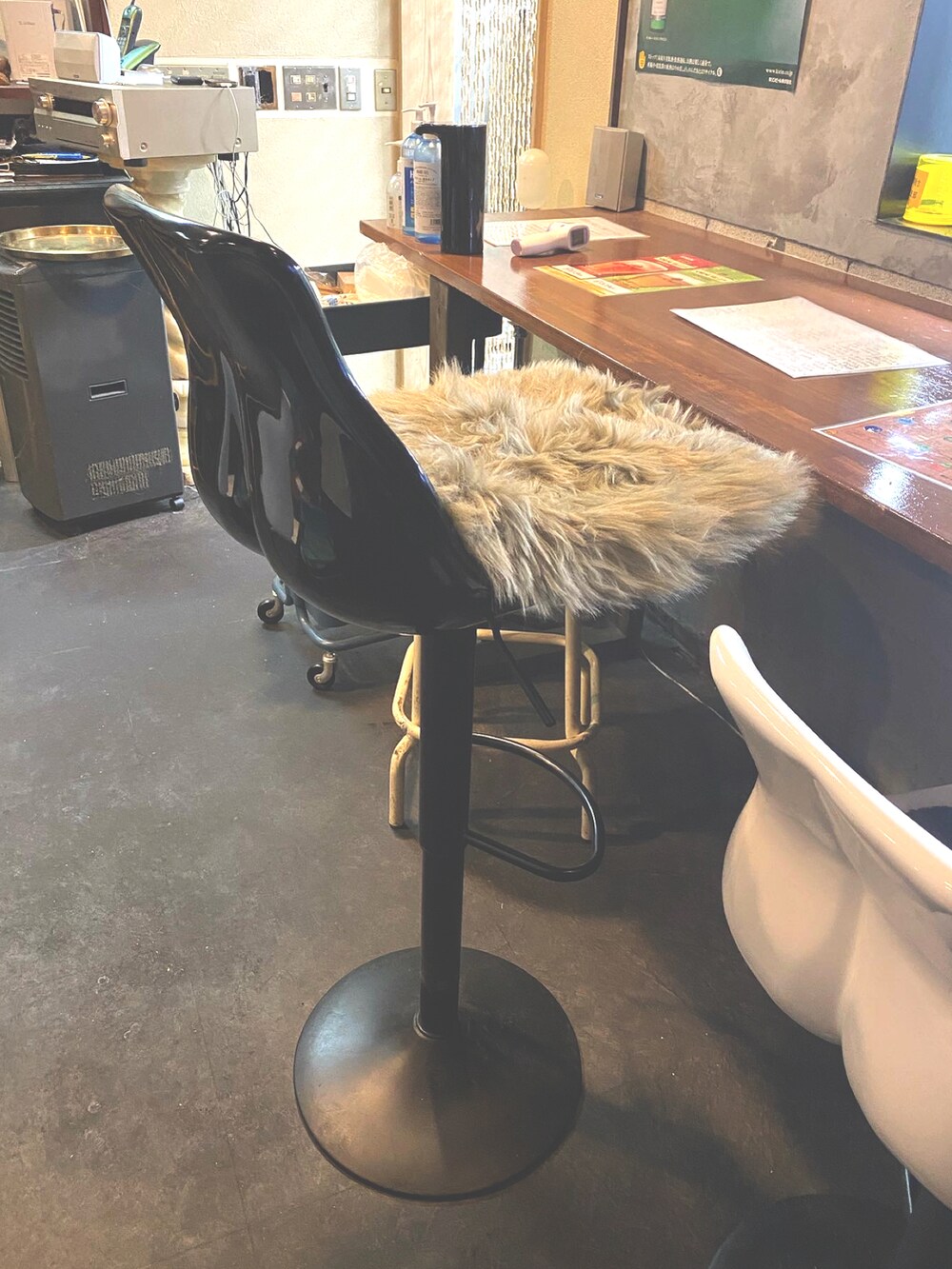 ホワイト系のその他雑貨を着用したメンズの冬コーディネートの3枚目の写真