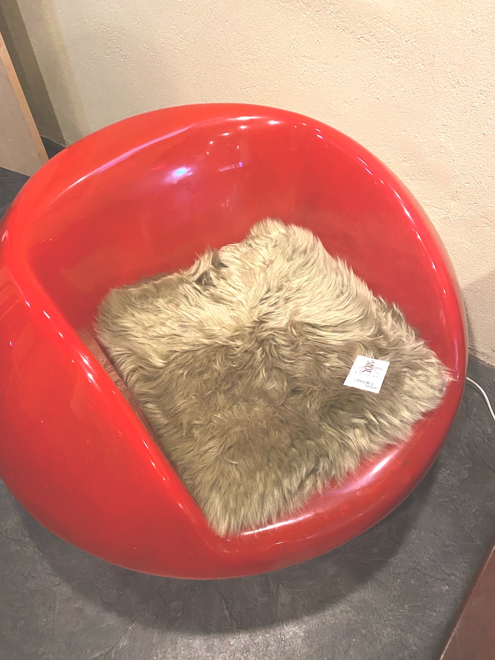 ホワイト系のその他雑貨を着用したメンズの冬コーディネートの2枚目の写真