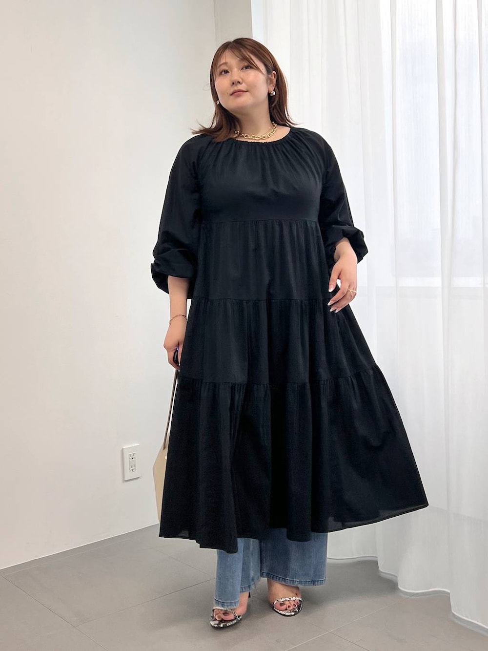 「体型カバー、カジュアル、きれいめ、女子ウケ、BARNYARDSTORM、ワンピース、デニムパンツ、夏コーデ、秋コーデ、バッグ」｜「ADD CULUMNのBARNYARDSTORM / 【ADDCULUMN / アドカラム】 / ボストンバッグ 【『BABALOG』チャンネルご紹介アイテム】（トートバッグ、ベージュ系）」を使った、まつさん（レディース・162cm）の夏コーディネートの2枚目の写真