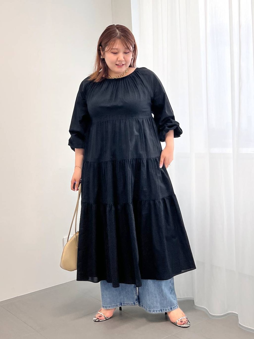 「体型カバー、カジュアル、きれいめ、女子ウケ、BARNYARDSTORM、ワンピース、デニムパンツ、夏コーデ、秋コーデ、バッグ」｜「ADD CULUMNのBARNYARDSTORM / 【ADDCULUMN / アドカラム】 / ボストンバッグ 【『BABALOG』チャンネルご紹介アイテム】（トートバッグ、ベージュ系）」を使った、まつさん（レディース・162cm）の夏コーディネートの3枚目の写真
