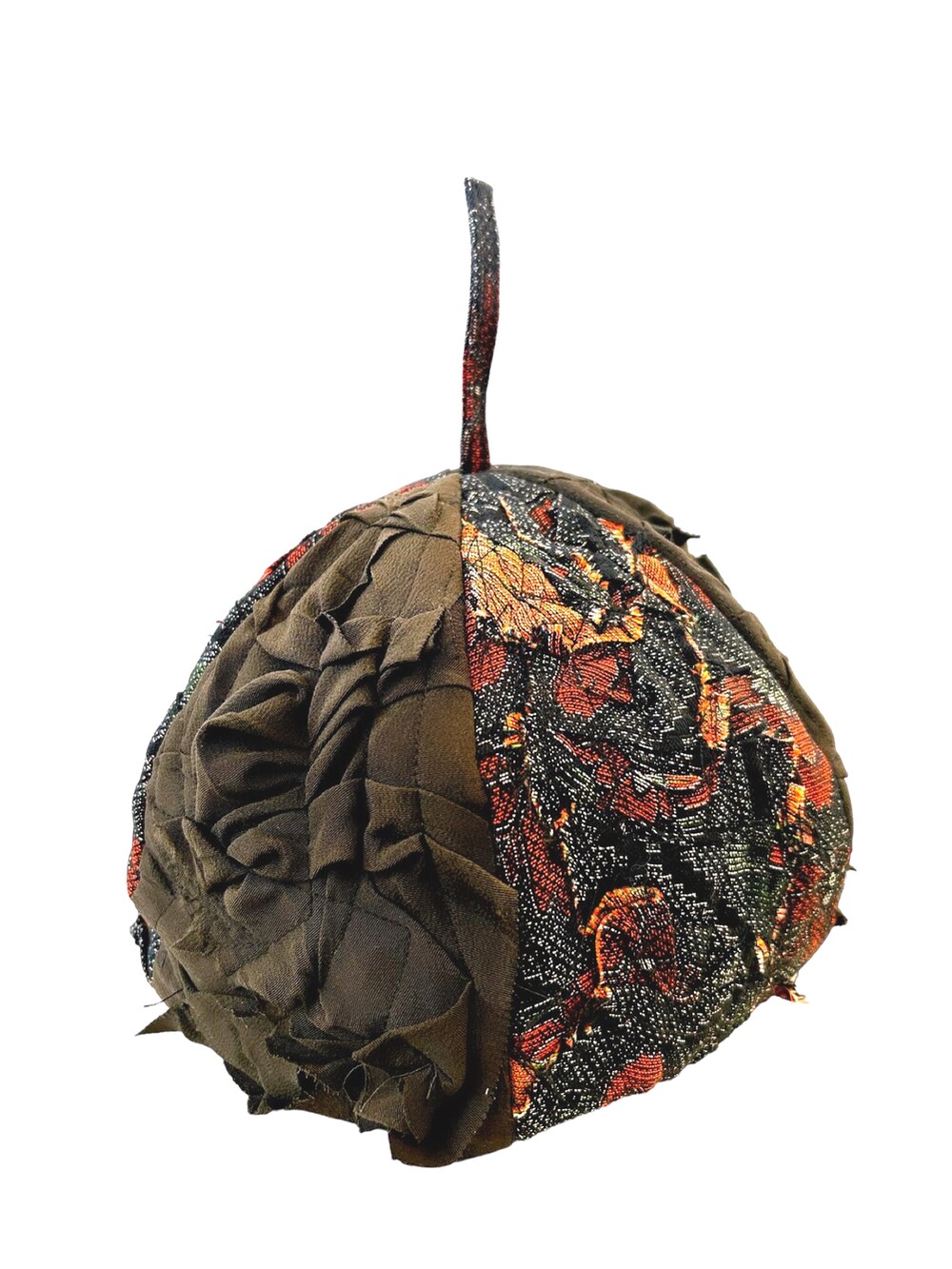 レッド系のシャツ/ブラウス、その他のハンチング/ベレー帽を着用したレディースの秋コーディネートの2枚目の写真