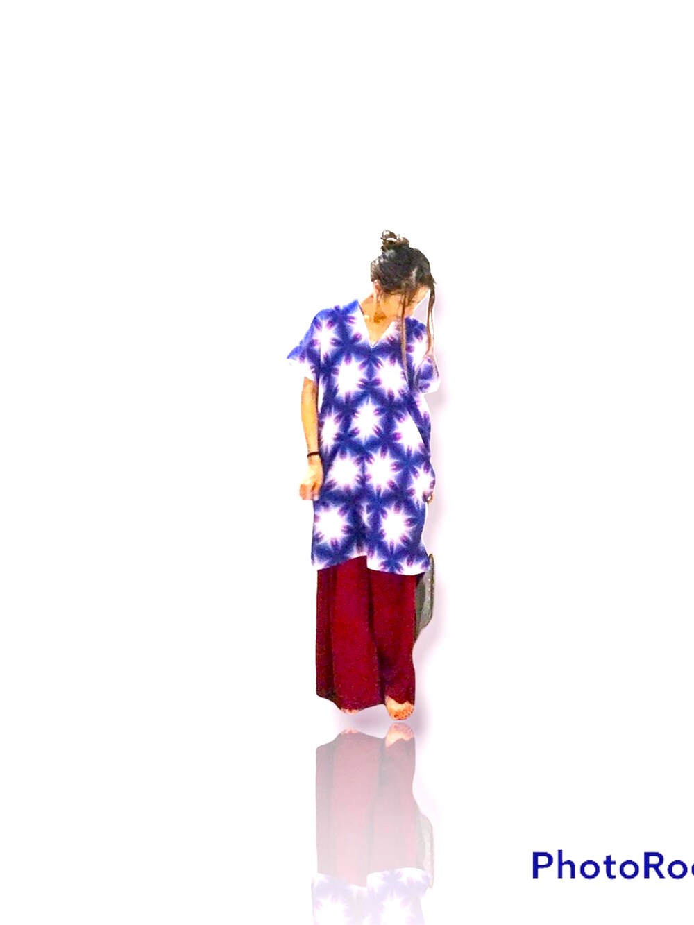 その他のチュニック、ブラック系のハンドバッグを着用したレディースの夏コーディネートの3枚目の写真