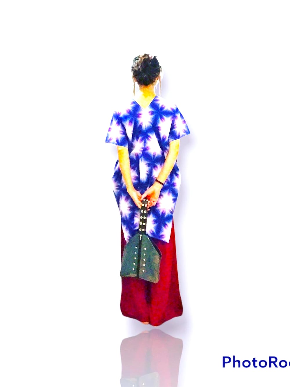 その他のチュニック、ブラック系のハンドバッグを着用したレディースの夏コーディネートの2枚目の写真