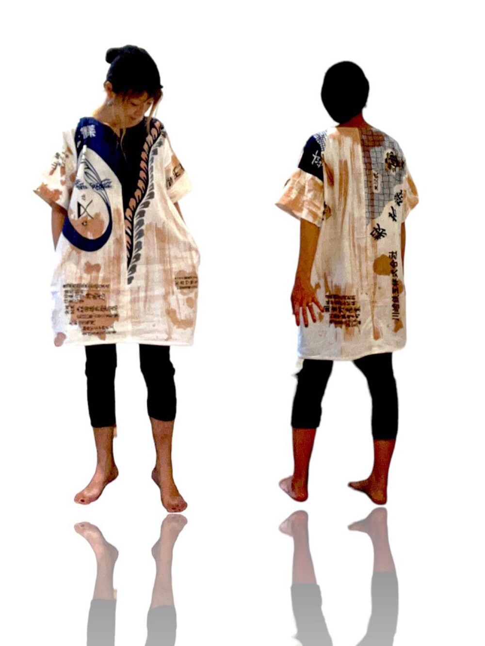 ホワイト系のTシャツ/カットソー、ブラック系のデニムパンツ、ブラック系のサングラスを着用したレディースの夏コーディネートの2枚目の写真