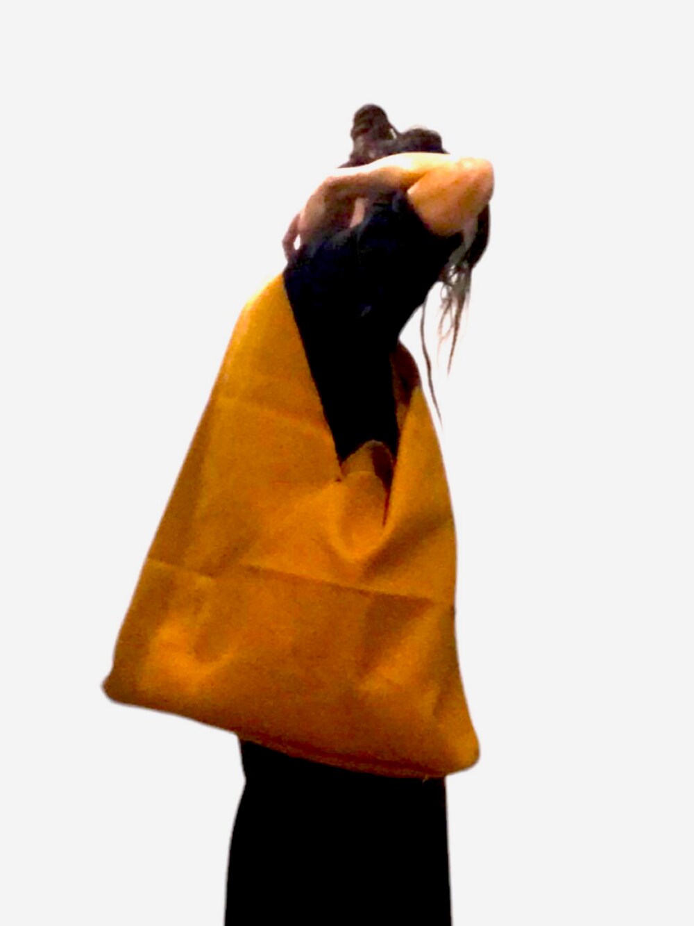 その他のバッグ、ブラック系のチュニックを着用したレディースの秋コーディネートの2枚目の写真