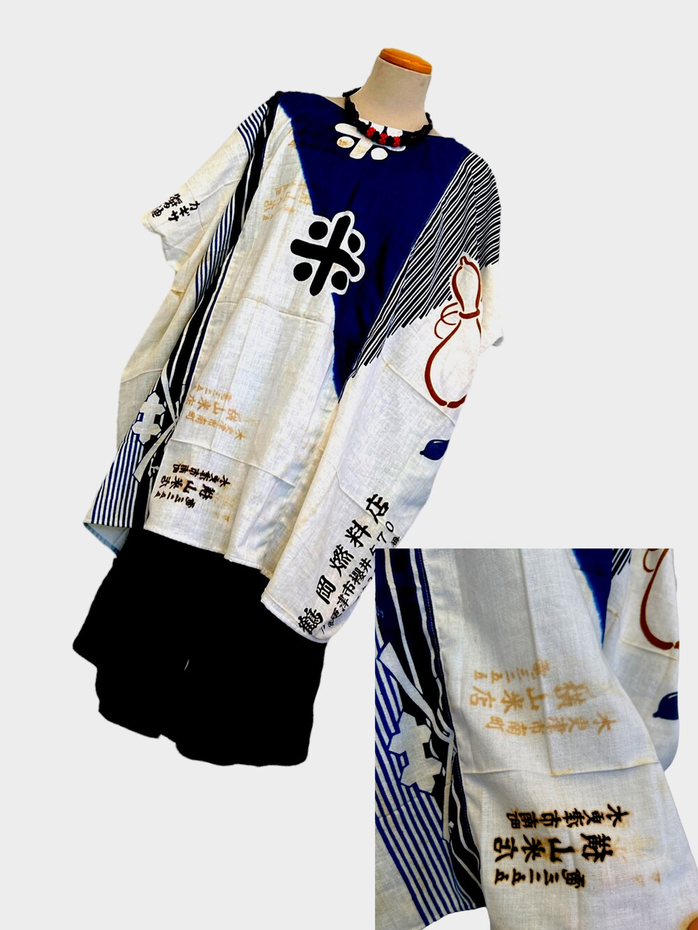 ホワイト系のTシャツ/カットソー、ブラウン系のその他パンツを着用したレディースの夏コーディネートの2枚目の写真