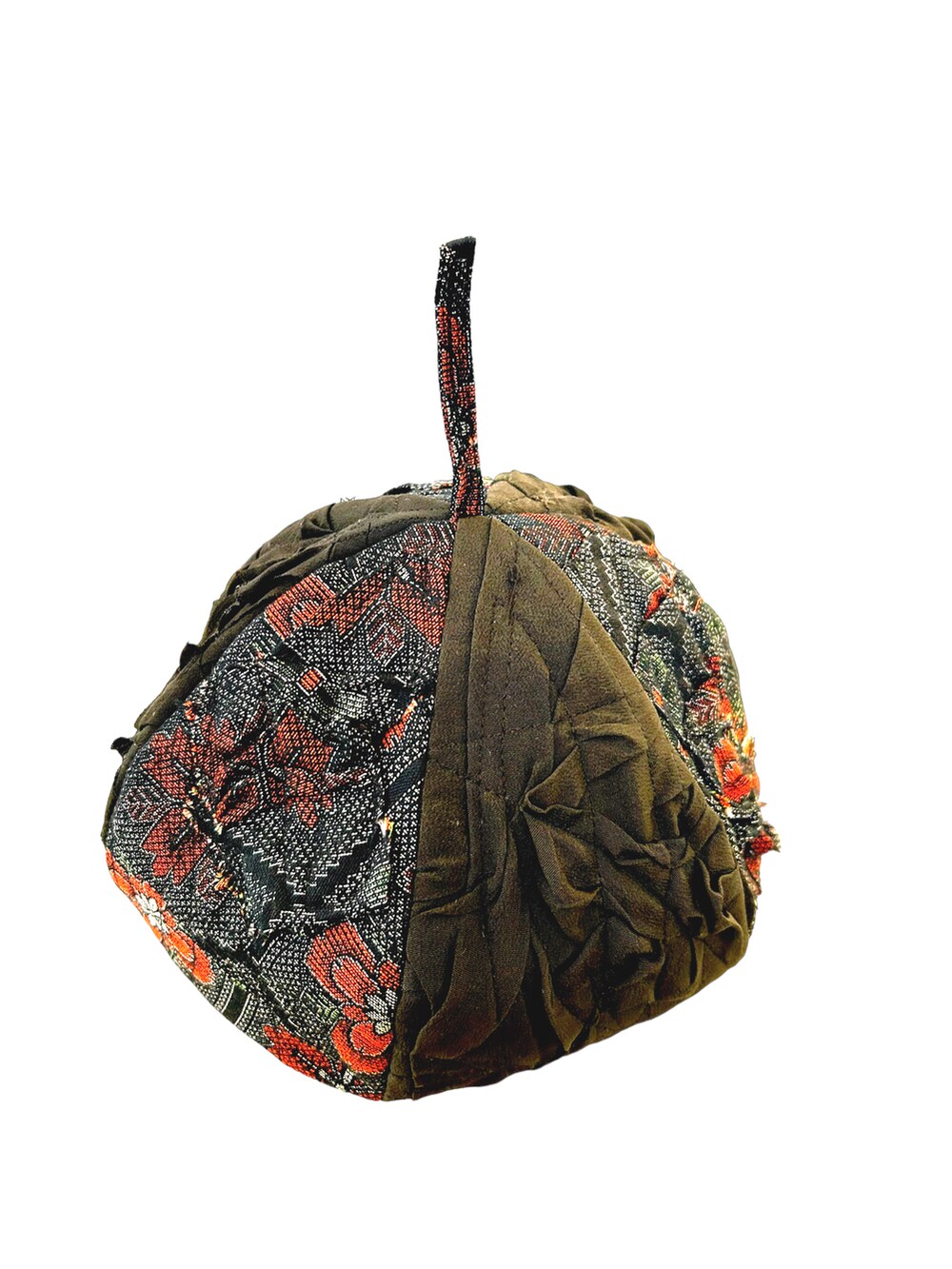 レッド系のシャツ/ブラウス、その他のハンチング/ベレー帽を着用したレディースの秋コーディネートの3枚目の写真