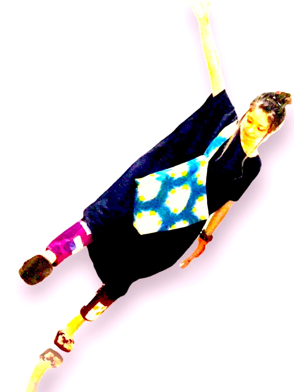 グリーン系のショルダーバッグ、ブルー系のチュニック、その他のその他パンツを着用したレディースの秋コーディネートの2枚目の写真