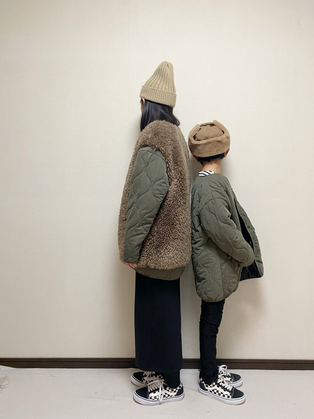 「ニット帽、キルティング、リンクコーデ、レイヤードスタイル、スキニー、タイトスカート、VANS、カジュアルコーデ、フライトキャップ、冬コーデ、休日スタイル、ボーダー」｜「THE CASUALのポリピーチ ノーカラー キルティング ジャケット キッズ（ノーカラージャケット、グリーン系）」を使った、yuuu_soooさん（キッズ・155cm）の冬コーディネートの2枚目の写真