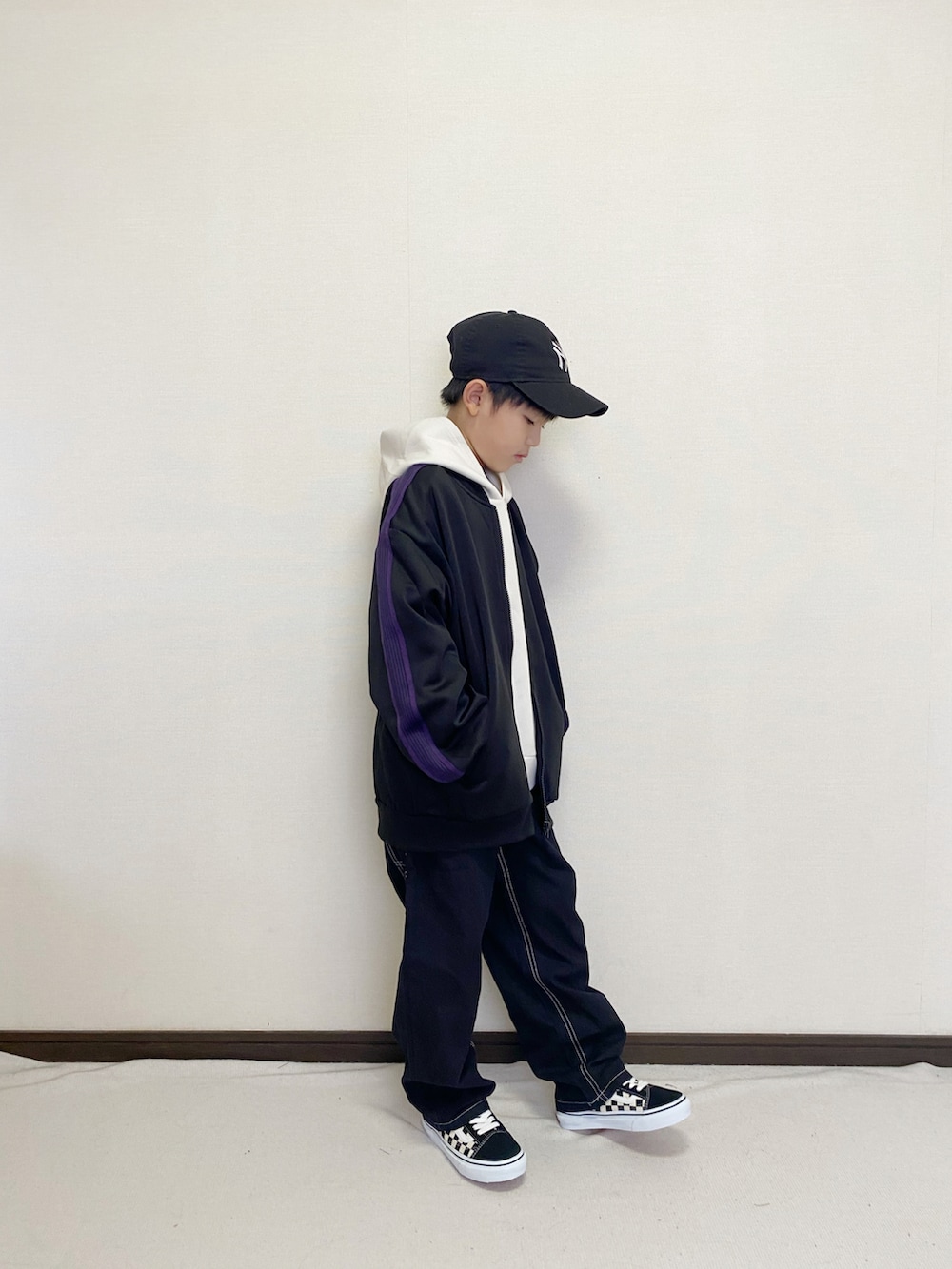 「ビッグシルエット、トラックジャケット、ストリート、カジュアルコーデ、VANS、PAIRMANON STREET、CIAOPANIC TYPY、キャップ、NEW ERA、パーカー、秋服準備はじめました」|「CIAOPANIC TYPYの【KIDS】【WEB限定】ダンボールニットライントラックジャケット(ブルゾン、ブラック系)」を使った、yuuu_soooさん(キッズ・155cm)の秋コーディネートの3枚目の写真