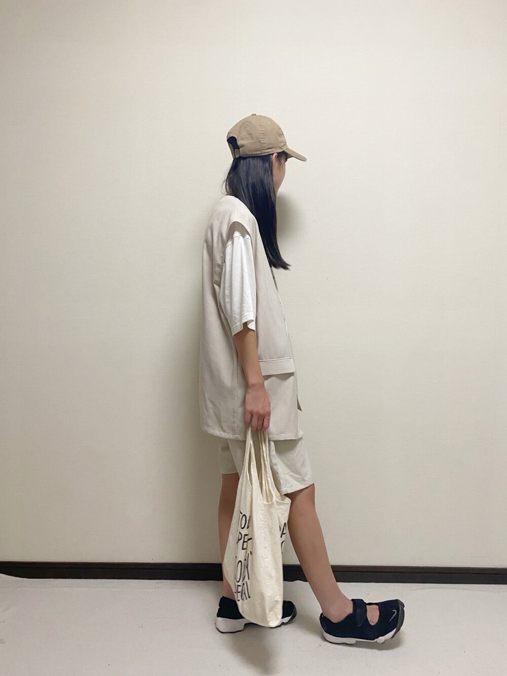 「みんなの白Tフェス、ベスト、セットアップ、ロゴT、エアリフト、キャップ、NEW ERA、GLOBAL WORK、ワントーンコーデ、ショートパンツ」｜「GLOBAL WORKのヘビロッTEE／プリント半袖/162595（Tシャツ/カットソー、ホワイト系）」を使った、yuuu_soooさん（キッズ・153cm）の夏コーディネートの3枚目の写真