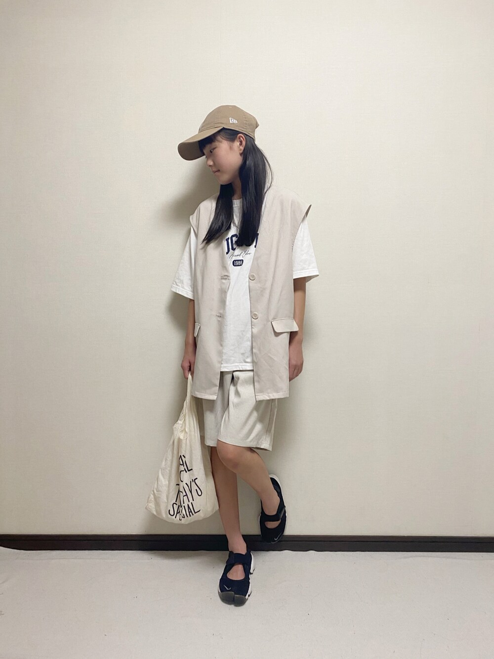 「みんなの白Tフェス、ベスト、セットアップ、ロゴT、エアリフト、キャップ、NEW ERA、GLOBAL WORK、ワントーンコーデ、ショートパンツ」｜「GLOBAL WORKのヘビロッTEE／プリント半袖/162595（Tシャツ/カットソー、ホワイト系）」を使った、yuuu_soooさん（キッズ・153cm）の夏コーディネートの2枚目の写真
