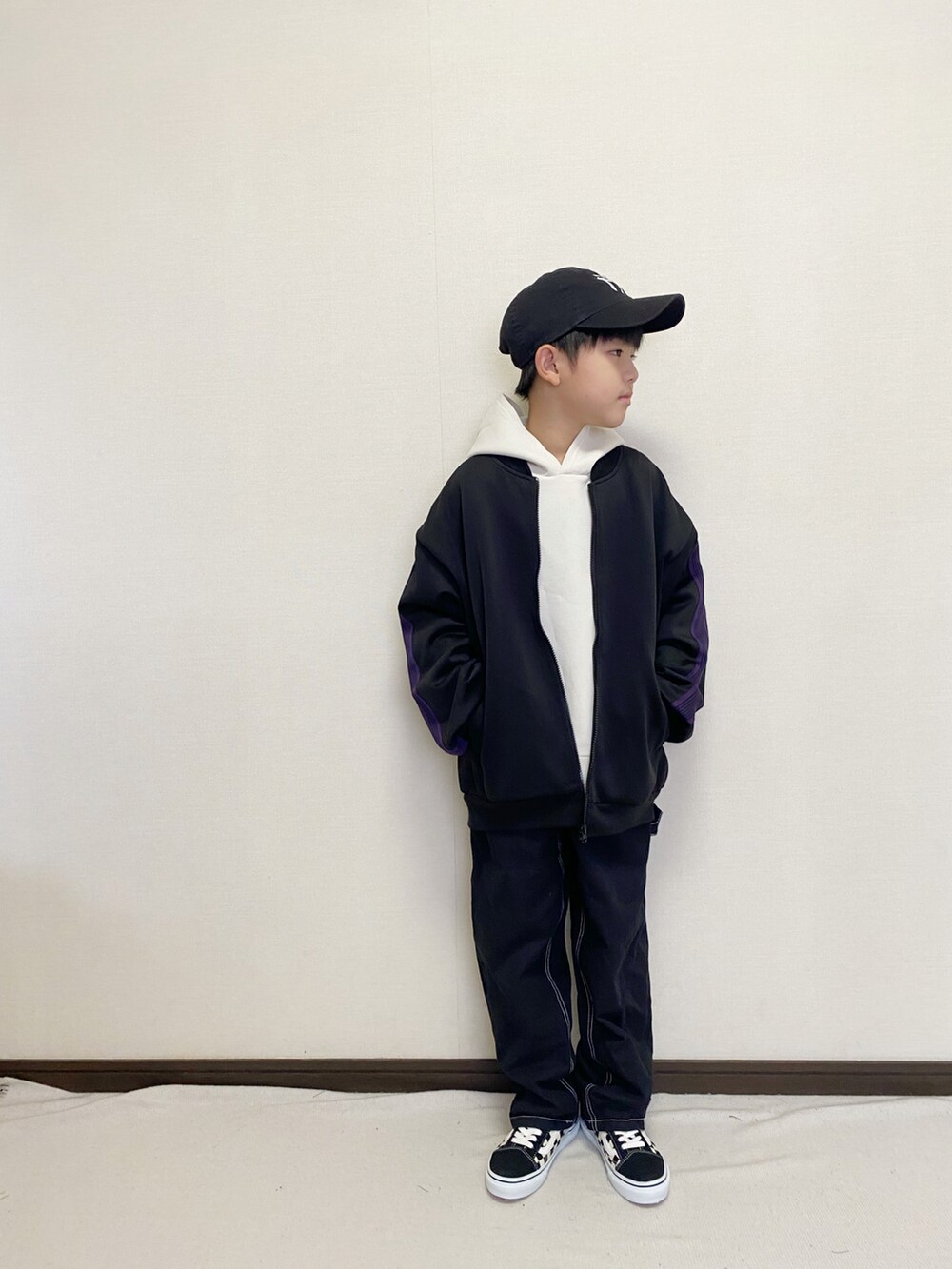 「ビッグシルエット、トラックジャケット、ストリート、カジュアルコーデ、VANS、PAIRMANON STREET、CIAOPANIC TYPY、キャップ、NEW ERA、パーカー、秋服準備はじめました」|「CIAOPANIC TYPYの【KIDS】【WEB限定】ダンボールニットライントラックジャケット(ブルゾン、ブラック系)」を使った、yuuu_soooさん(キッズ・155cm)の秋コーディネートの2枚目の写真