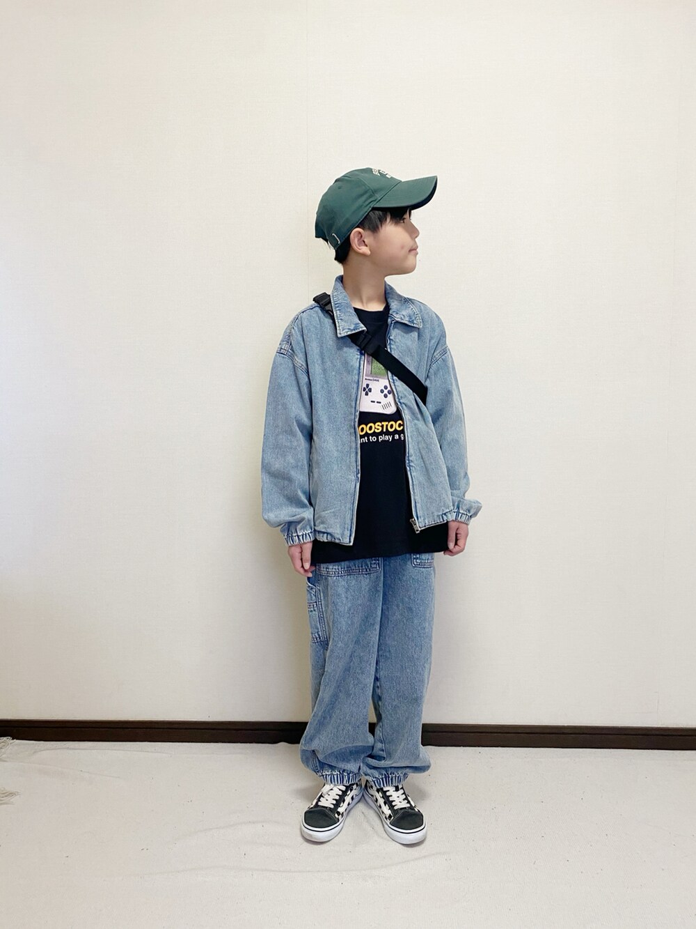 「春めき満開コーデ、デニムコーデ、デニデニ、VANS、Tシャツ、カジュアル、プチプラ、GU、シンプルコーデ、THE NORTH FACE、小学生、男の子、春コーデ」｜「GUのアイテム（パンツ、ブルー系）」を使った、yuuu_soooさん（キッズ・160cm）の春コーディネートの2枚目の写真