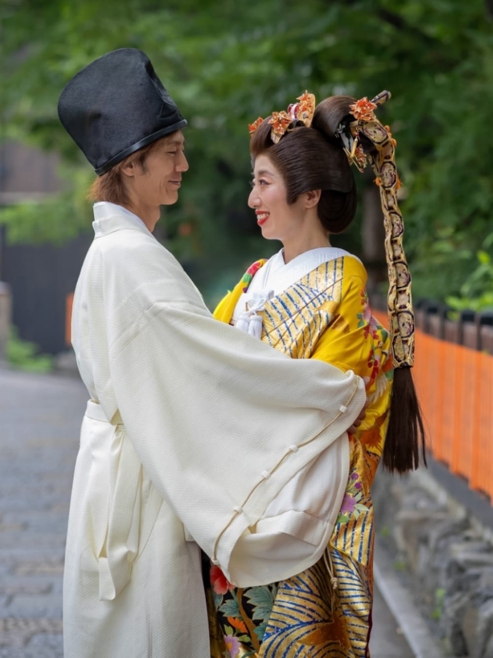 ホワイト系の水着/着物・浴衣を着用したレディースの夏コーディネートの3枚目の写真