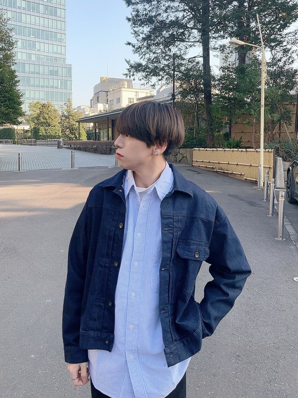 「ファッションを楽しもう、今日のコスメと服、メンズメイク、メイク男子、休日スタイル、オトナカジュアル、秋服、UNIQLO、レイヤードスタイル、デニムジャケット」｜「UNIQLOのアイテム（デニムジャケット、ブルー系）」を使った、KAKERU さん（メンズ・170cm）の秋コーディネートの3枚目の写真