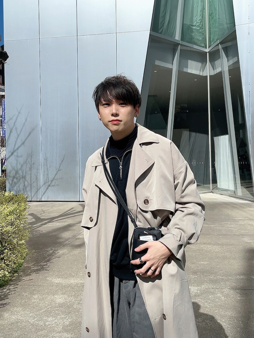 「今日のコスメと服、似合うラボに行こう、春コーデ、春服、デニムパンツ、ワイドデニム、ワイドパンツ、デニム、モノトーン、トレンチコート、ハーフジップ、New Balance、ニューバランス9060、ニューバランス、New balance9060」｜「EMMA CLOTHESのTRストレッチ オーバーサイズ ヨークトレンチコート/スプリングコート EMMA CLOTHES 2021SPRING（トレンチコート、ベージュ系）」を使った、KAKERU さん（メンズ・170cm）の冬コーディネートの5枚目の写真