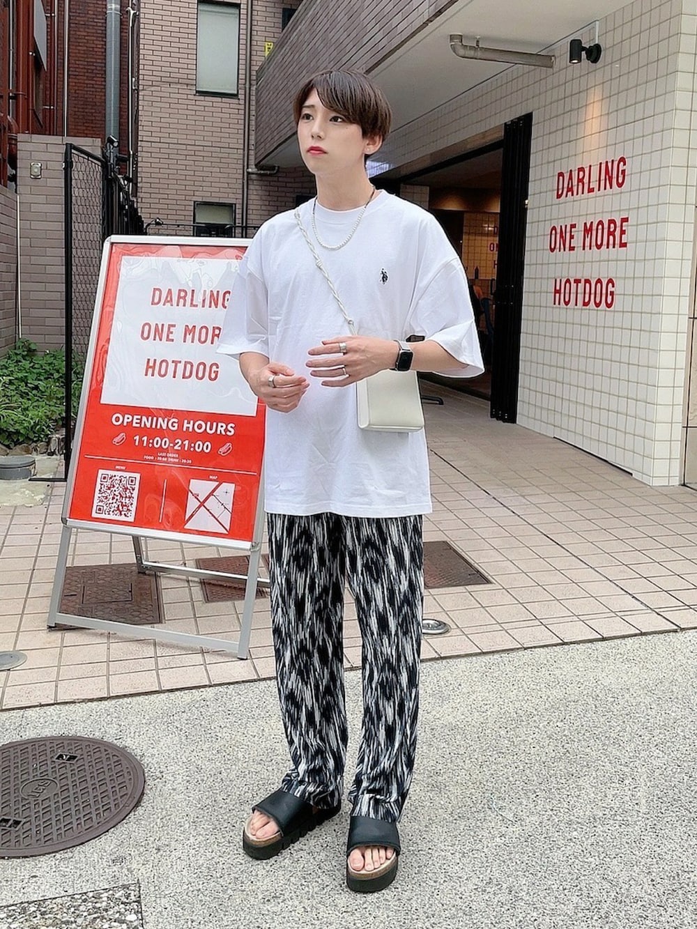 「このスタイルがお気に入り、今日のコスメと服、メンズメイク、メイク男子、メンズコスメ、化粧男子、夏コーデ、モノトーン、モノトーンコーデ、プリーツパンツ、プリーツ、ビッグシルエット、ビッグT、Hender Scheme」｜「SHEINのアイテム（パンツ、ブルー系）」を使った、KAKERU さん（メンズ・170cm）の夏コーディネートの3枚目の写真