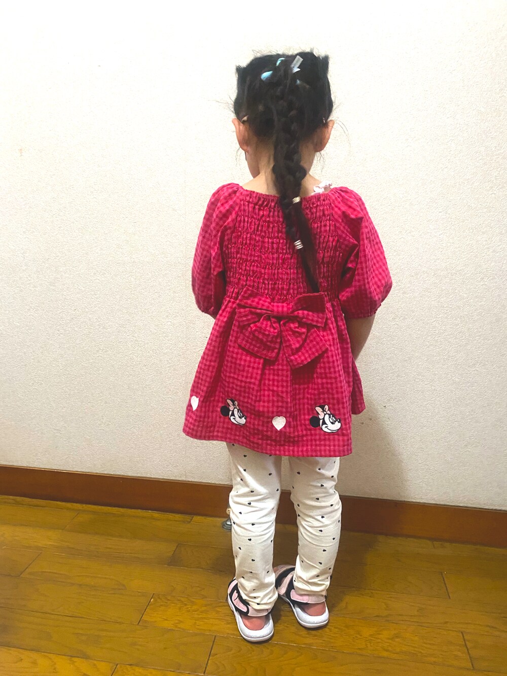 「プティマイン、ディズニー、夏、NIKE、キッズファッション、女の子コーデ、キッズ、サンダル、チュニック」｜「petit mainのアイテム（パンツ、ホワイト系）」を使った、blue8waveさん（キッズ・100cm）の夏コーディネートの2枚目の写真