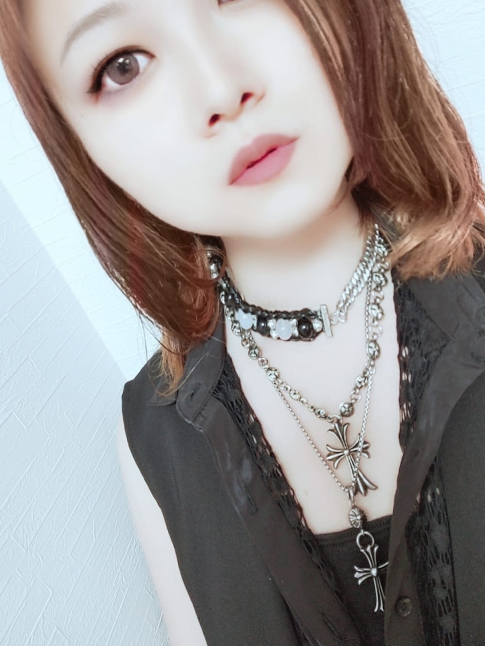 「レイヤードスタイル、夏、大人コーデ、お洒落さんとつながりたい、ブラックコーデ、オールブラック、シルバーアクセサリー、手作りアクセサリー、ハンドメイド、ジレ、ロック、ドクターマーチン、コスプレ風、V系、バンギャル」|「Miniministoreのロング テーラードジレ レディース韓国風(ベスト、ブラック系)」を使った、曖舞mineさん(骨格ストレート・レディース・159cm)の夏コーディネートの2枚目の写真