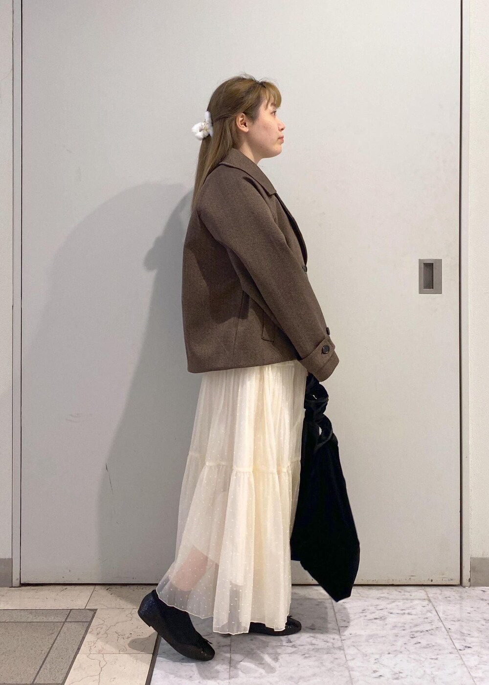 「ラッフル、ドット、ティアードスカート、ベロア、ハート、フェイクファー、リボン、グリッター、初冬コーデ、冬コーデ、デートコーデ、お出かけコーデ、旅行コーデ、女子会コーデ、スカートスタイル」|「ROPE' PICNICの2WAY/ベロアフリルワンショルダーバッグ(ショルダーバッグ、ブラック系)」を使った、ゆたさん(レディース・155cm)の秋コーディネートの3枚目の写真