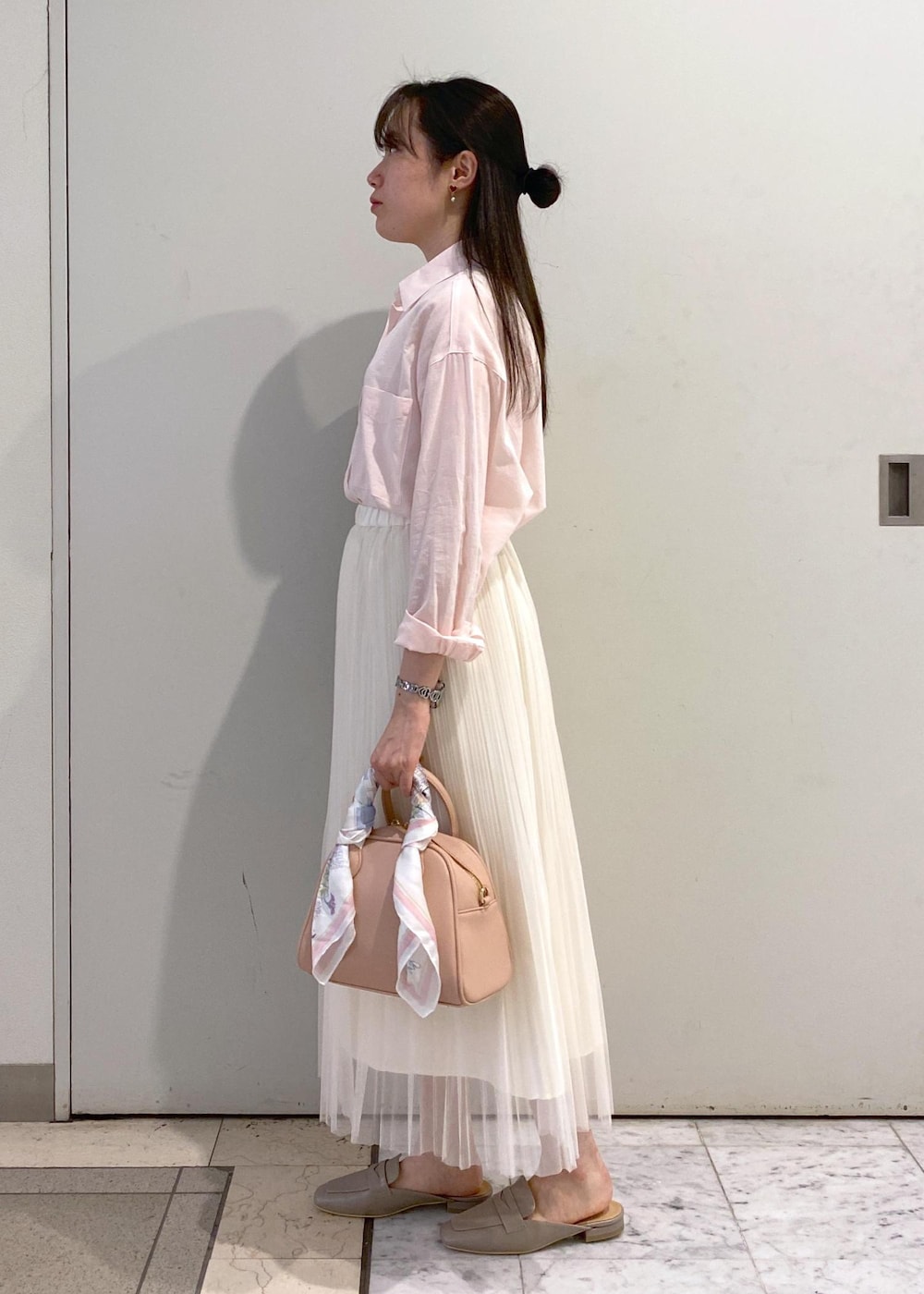「ロペピクニック、ropepicnic_snap、RP2504、春コーデ、初夏コーデ、お仕事コーデ、デートコーデ、お出かけコーデ、旅行コーデ、推し活コーデ、女子会コーデ、レイヤード、スカートスタイル、体型カバー、ヘルシーコーデ」|「ROPE' PICNICのアソートチュールプリーツスカート(スカート、ホワイト系)」を使った、ゆたさん(レディース・155cm)の春コーディネートの8枚目の写真