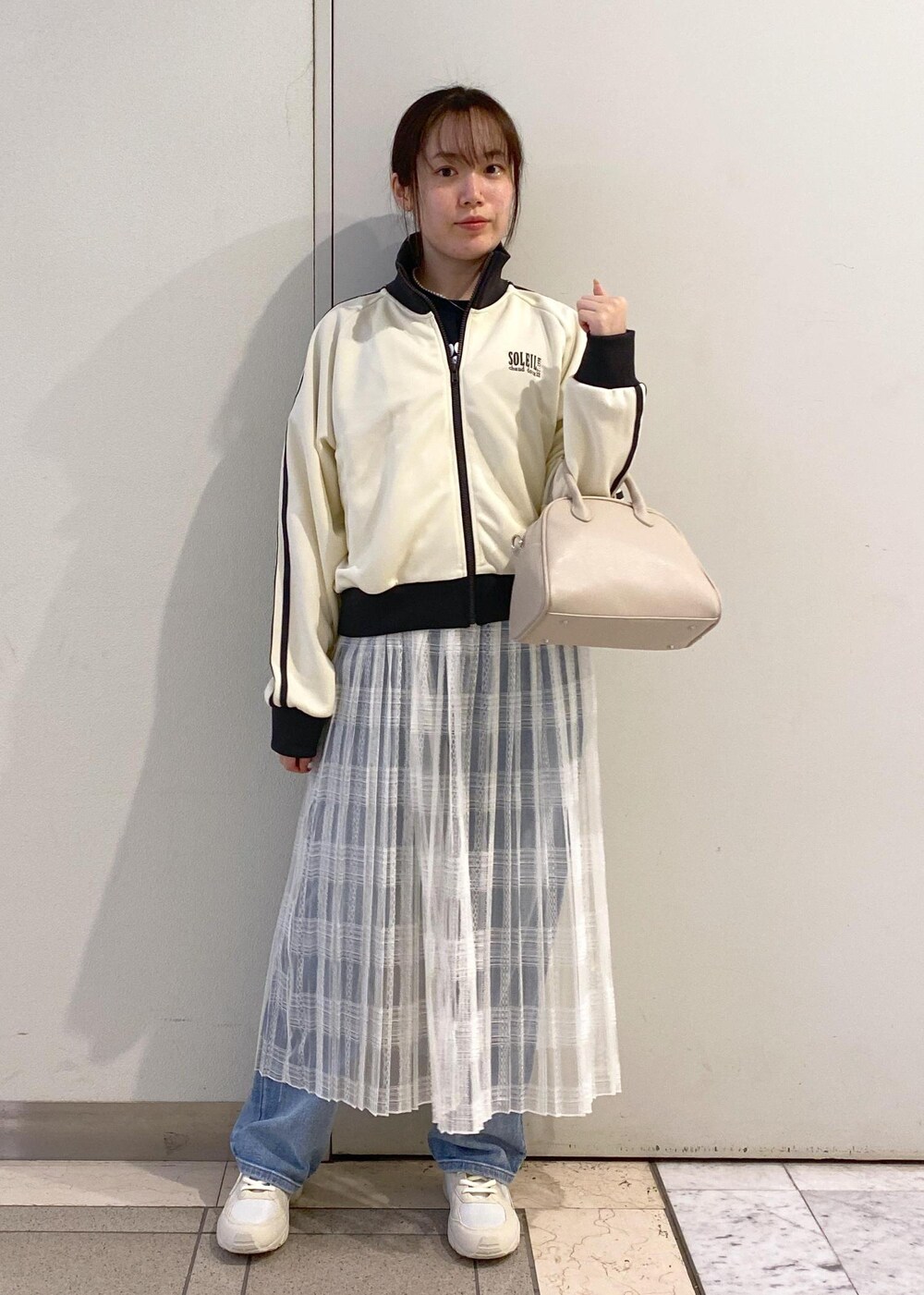 「ロペピクニック、ropepicnic_snap、2BUY10%OFF対象商品、Wminibag_pickup、RP25SSライトアウター、Wbottoms_pickup、春コーデ、初夏コーデ、デートコーデ、お出かけコーデ、旅行コーデ、アウトドアコーデ、フェスコーデ、女子会コーデ、レイヤード」｜「ROPE' PICNICのパールショートネックレス（ネックレス、ゴールド系）」を使った、ゆたさん（レディース・155cm）の春コーディネートの3枚目の写真