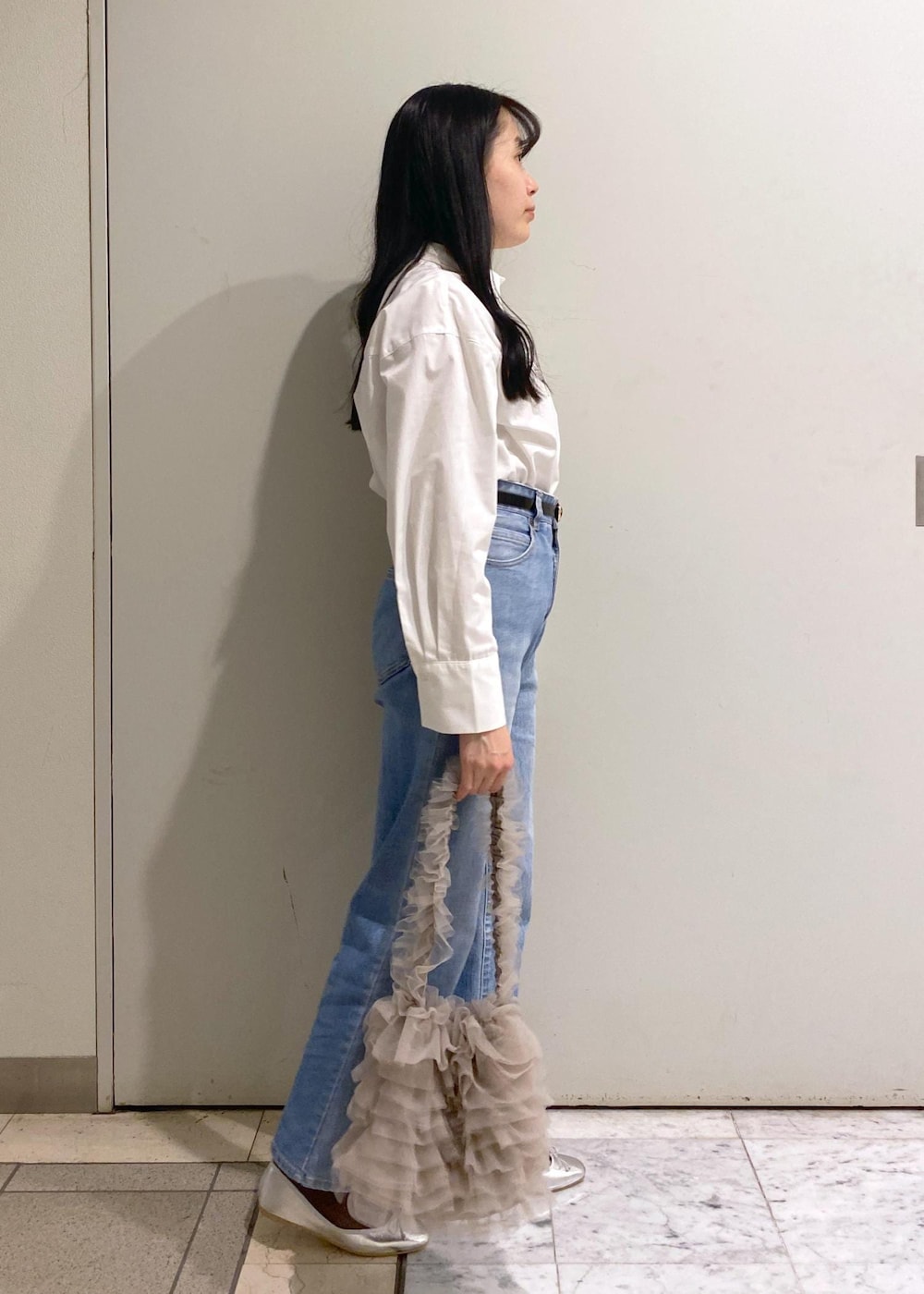 「ロペピクニック、ropepicnic_snap、初春コーデ、春コーデ、お出かけコーデ、フェスコーデ、推し活コーデ、女子会コーデ、大人カジュアル、レイヤード、パンツスタイル、カジュアルコーデ、ROPÉ PICNIC、ナチュラル、ブルべ夏」|「ROPE' PICNICの16mmカーブラウンドバックルベルト(ベルト、ブラック系)」を使った、ゆたさん(レディース・155cm)の春コーディネートの8枚目の写真