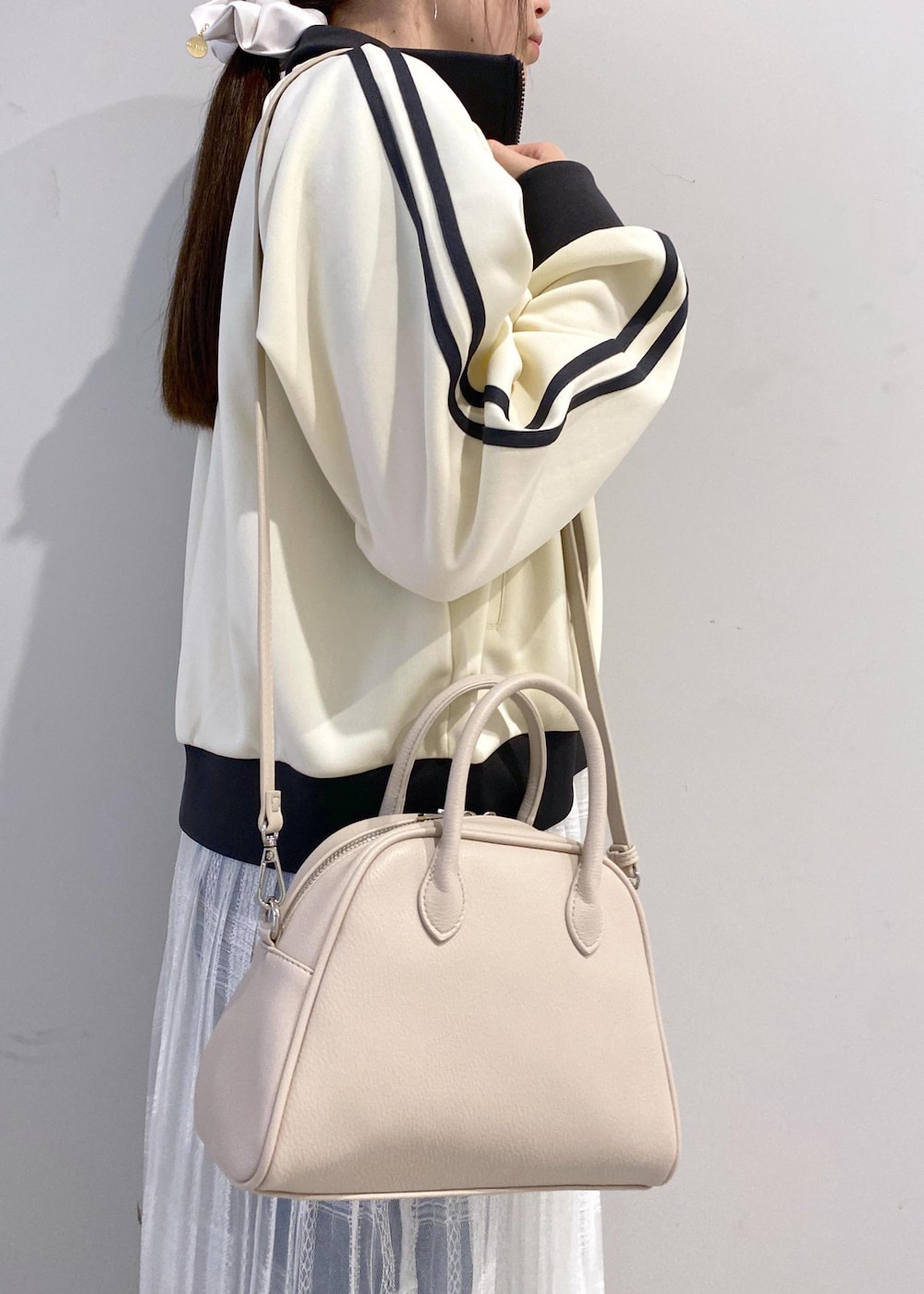 「ロペピクニック、ropepicnic_snap、2BUY10%OFF対象商品、Wminibag_pickup、RP25SSライトアウター、Wbottoms_pickup、春コーデ、初夏コーデ、デートコーデ、お出かけコーデ、旅行コーデ、アウトドアコーデ、フェスコーデ、女子会コーデ、レイヤード」｜「ROPE' PICNICのパールショートネックレス（ネックレス、ゴールド系）」を使った、ゆたさん（レディース・155cm）の春コーディネートの7枚目の写真