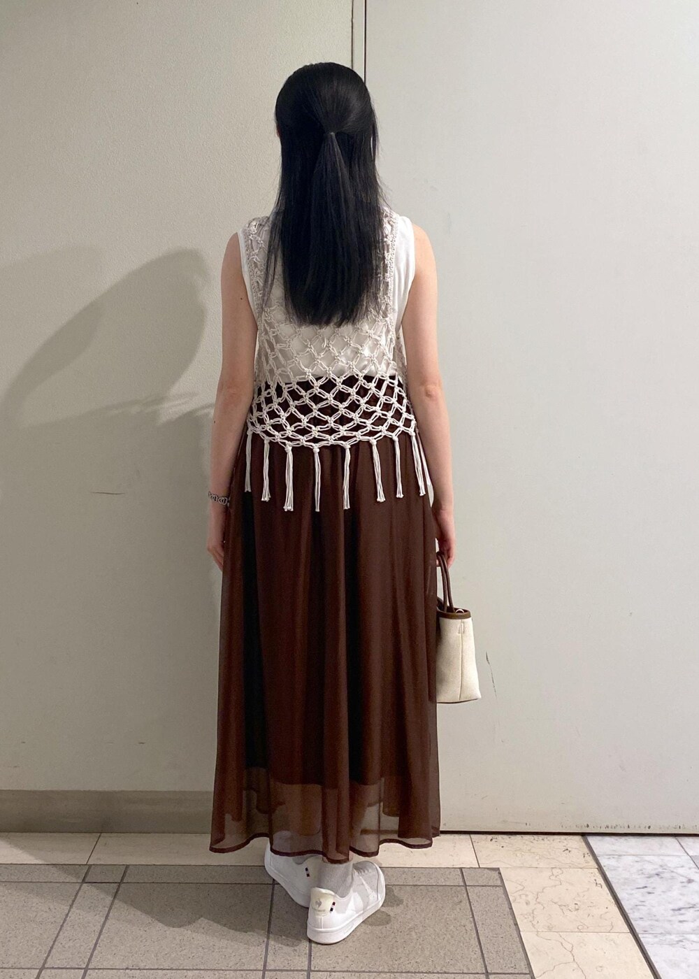 「ロペピクニック、ropepicnic_snap、初夏コーデ、夏コーデ、デートコーデ、お出かけコーデ、推し活コーデ、女子会コーデ、スカートスタイル、ワントーンコーデ、カジュアルコーデ、ROPÉ PICNIC、ナチュラル、ブルべ夏、混合」|「ROPE' PICNICのメタルブリッジカラーグラスアイウェア(サングラス、ブラウン系)」を使った、ゆたさん(レディース・155cm)の夏コーディネートの10枚目の写真
